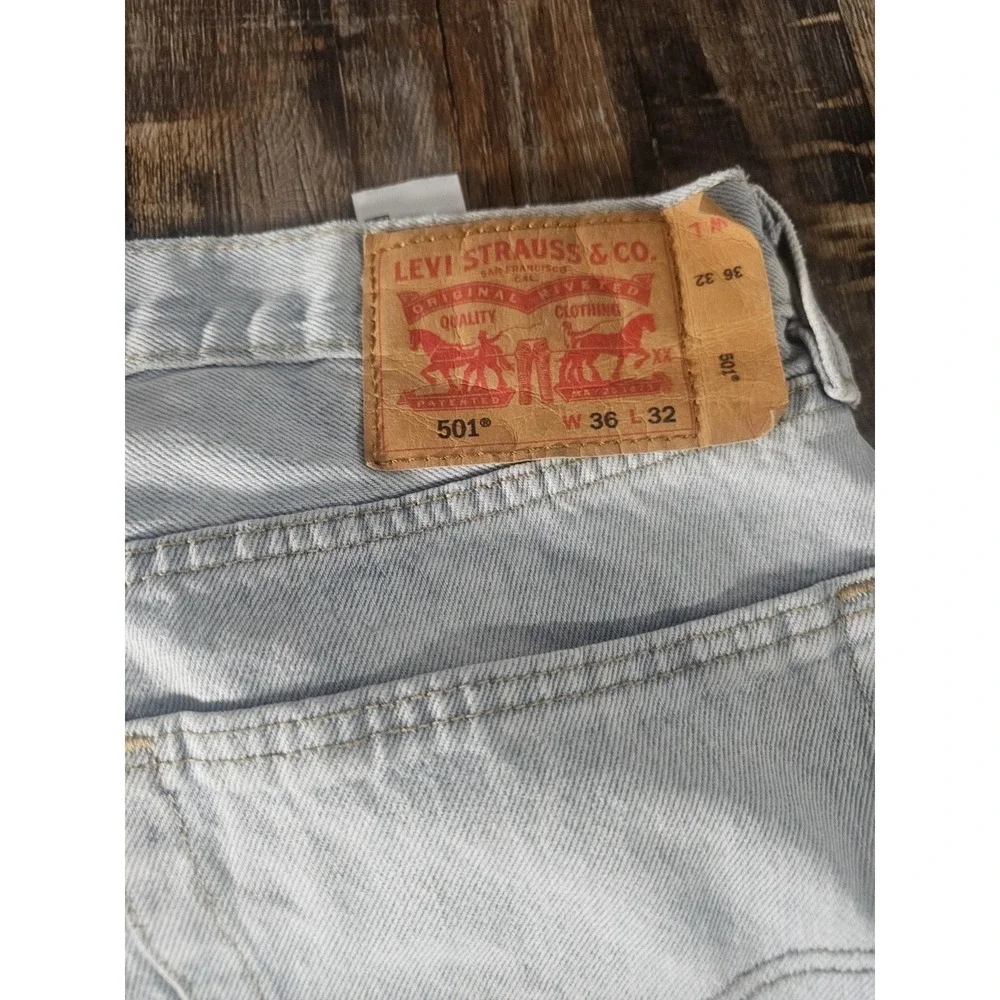 Levi Button Fly 501 Original Fit Jeans Men 36x32 Light Wash 100% Cotton READ